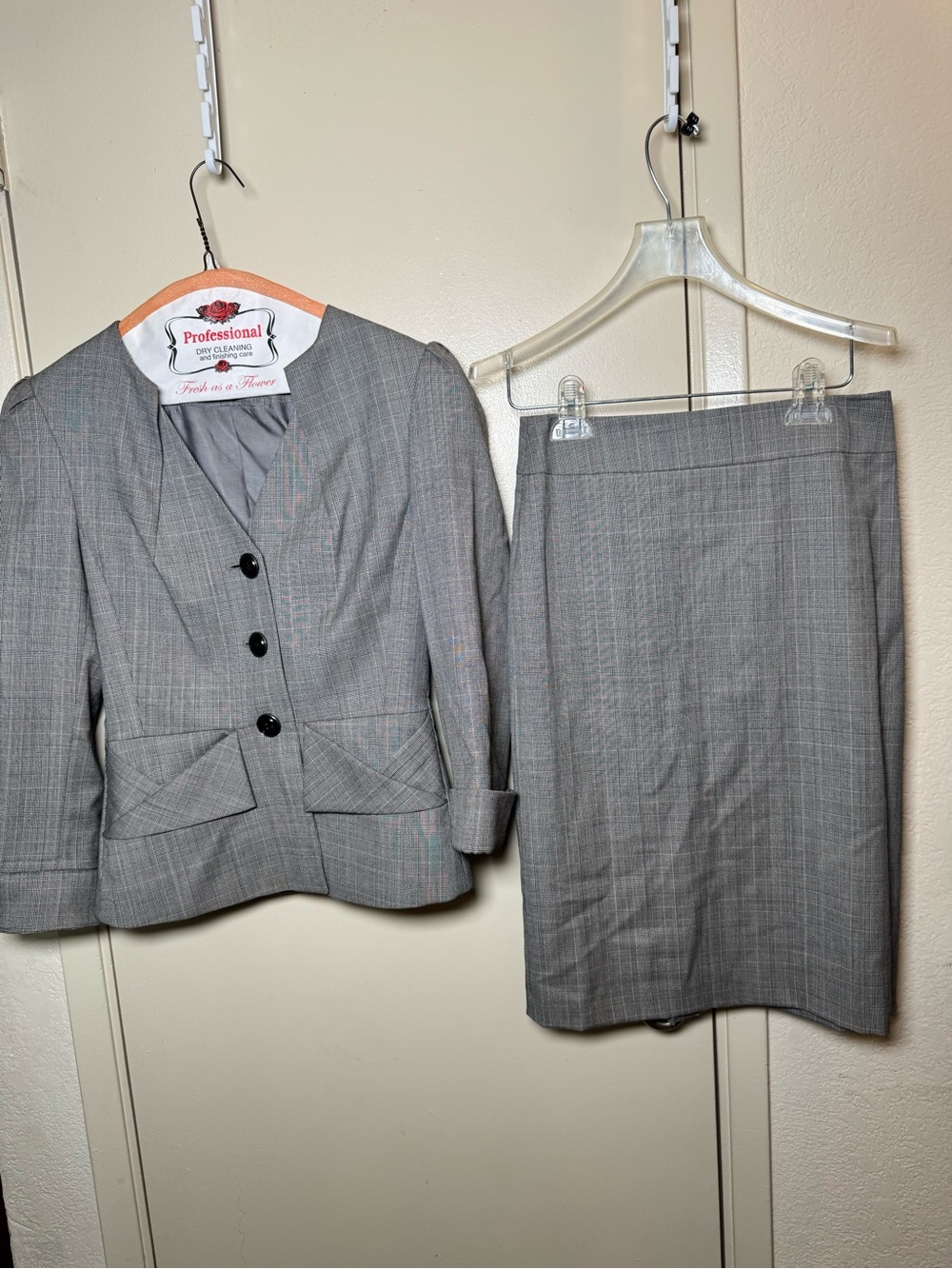 Tahari Arthur S. Levine Wool Blend Plaid Skirt Suit Size 2